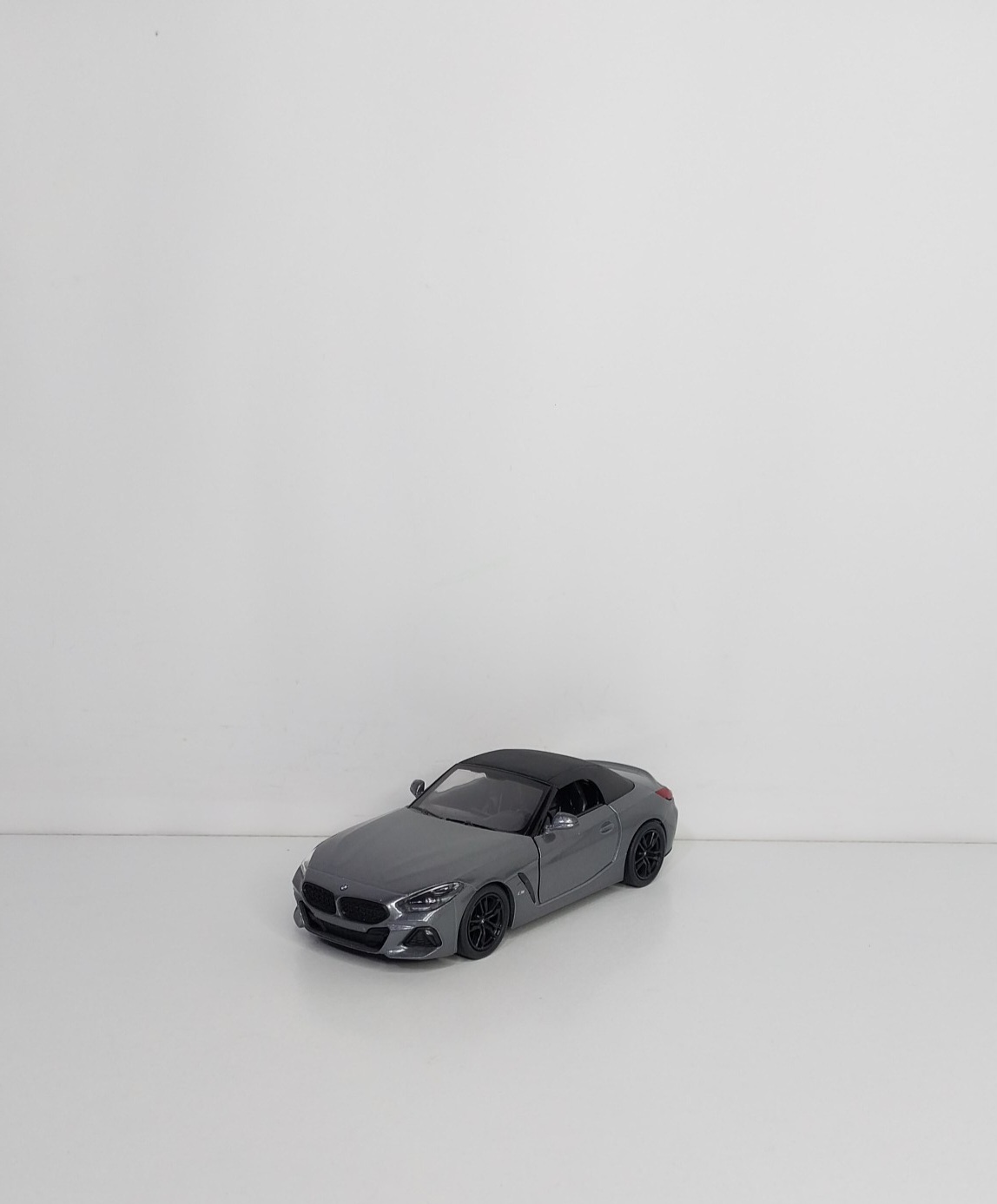  ماکت بی‌ام‌و Z4 نیو، ترکیبی از طراحی اسپرت و جذابیت خودروهای BMW برای ساخت یک کلکسیون حرفه‌ای و چشم‌نواز از ماکت 