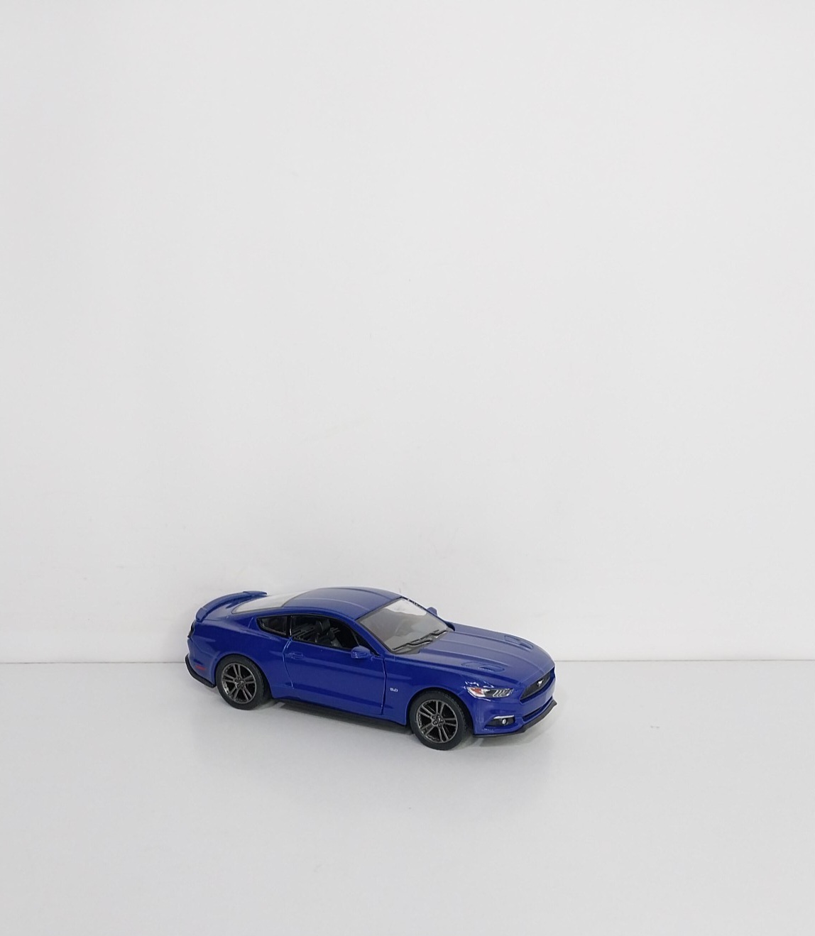  خرید آنلاین ماکت Ford Mustang GT 2015 کینسمارت، بدنه فلزی، دو درب بازشو و عقب‌کش مقیاس ۱/۳۸ 