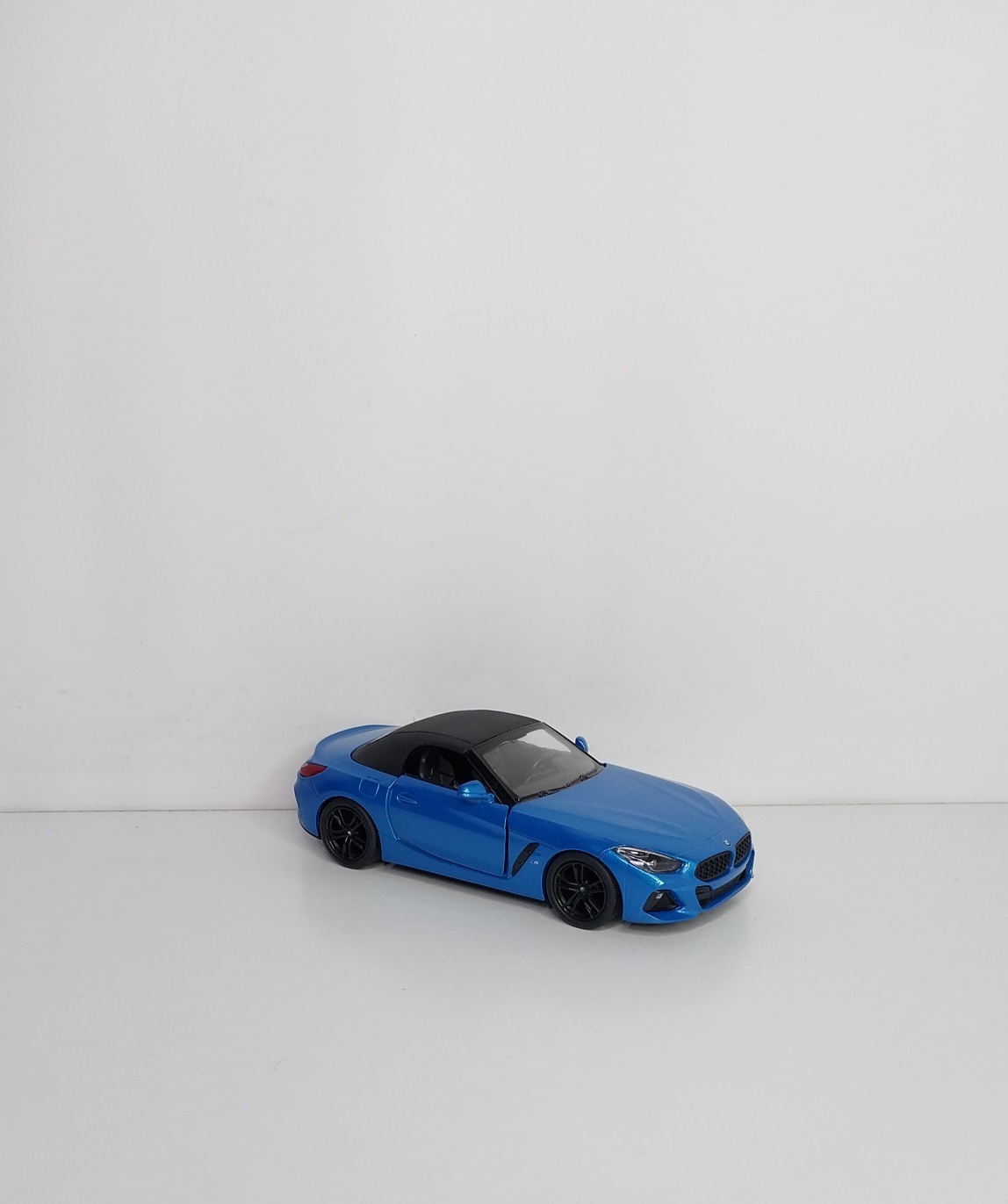  سئو ۱۰ ماکت بی‌ام‌و Z4 نیو، ترکیبی از طراحی اسپرت و جذابیت خودروهای BMW برای ساخت یک کلکسیون حرفه‌ای و چشم‌نواز از ماکت 