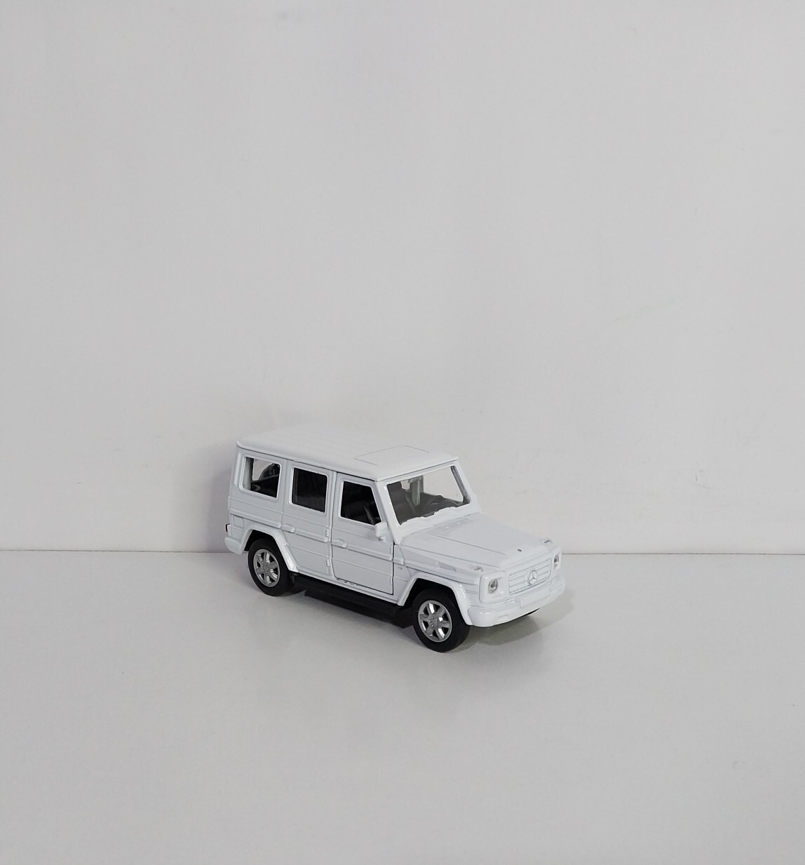  ماکت فلزی Mercedes-Benz G-Class تحت لیسانس دایملر، مقیاس ۱/۳۶ با قابلیت عقب‌کش 